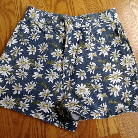 Copper Key Pants - 3 for $15⭐Copper key flower print highrise shorts